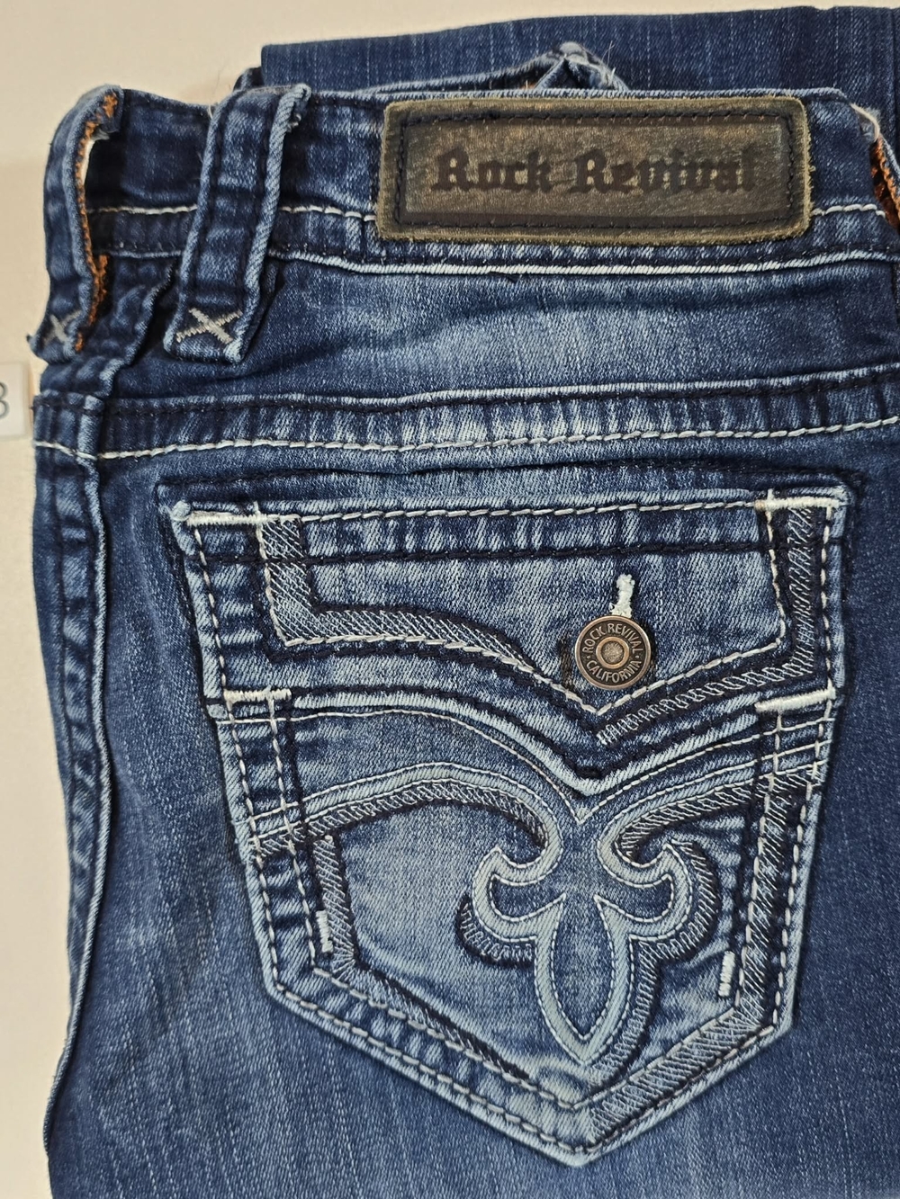 Rock Revival Women’s Dark Blue Embroidered Pocket Jeans Yui Boot Cut Sz 28